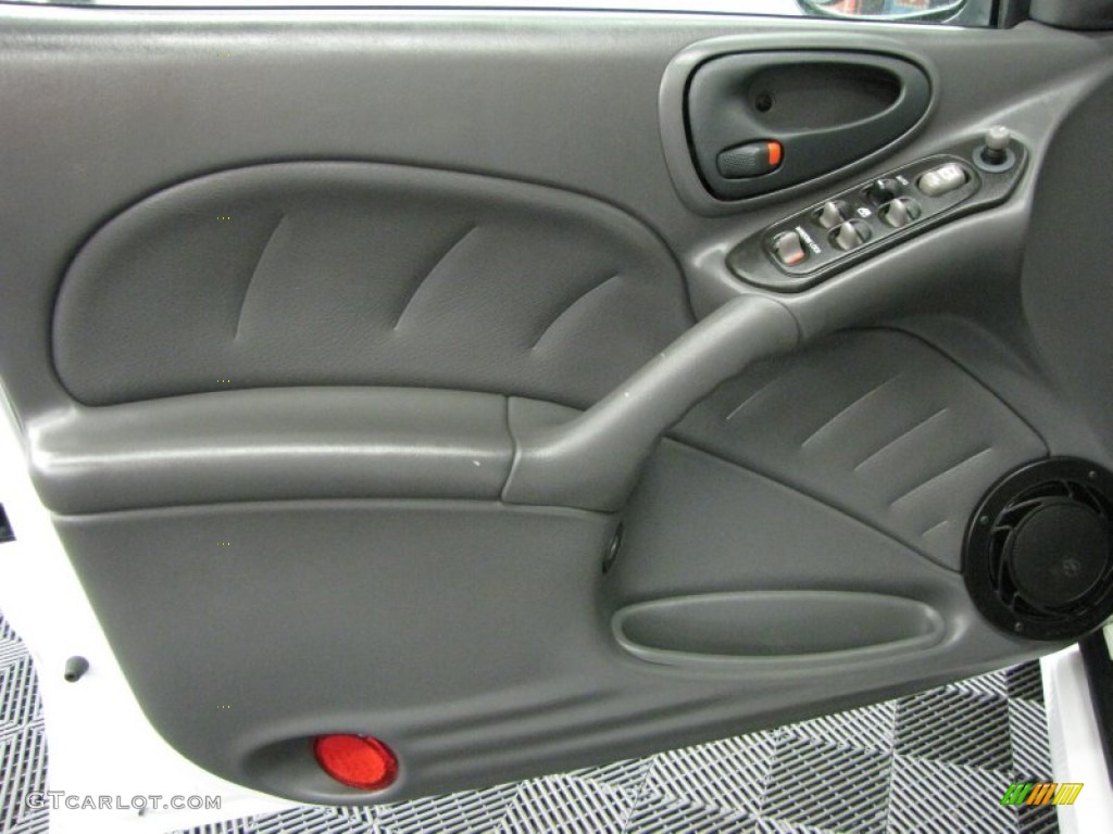2002 Grand Am GT Sedan - Arctic White / Dark Pewter photo #13