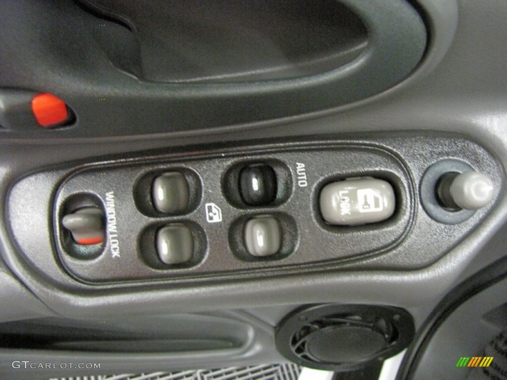 2002 Grand Am GT Sedan - Arctic White / Dark Pewter photo #14