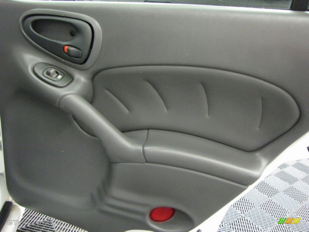 2002 Grand Am GT Sedan - Arctic White / Dark Pewter photo #16