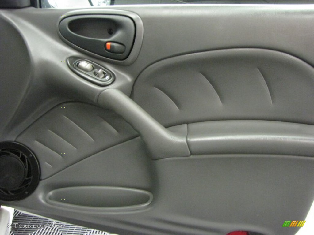 2002 Grand Am GT Sedan - Arctic White / Dark Pewter photo #17