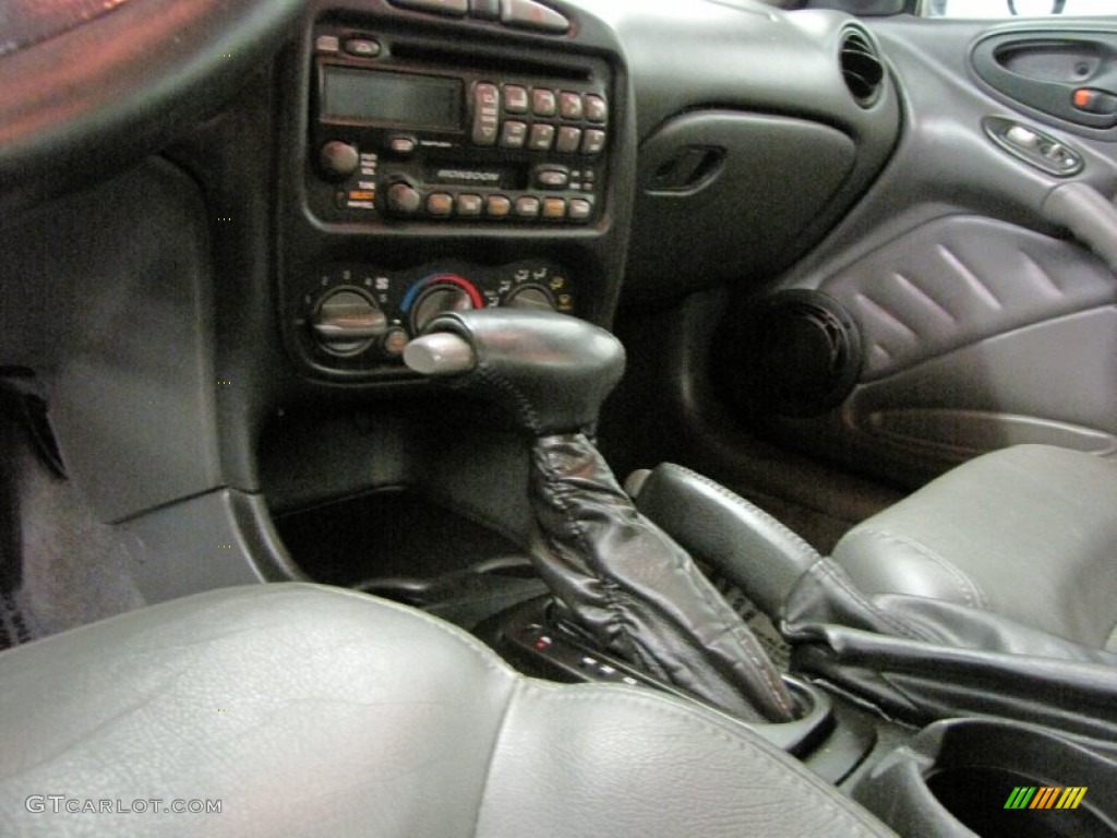 2002 Grand Am GT Sedan - Arctic White / Dark Pewter photo #25