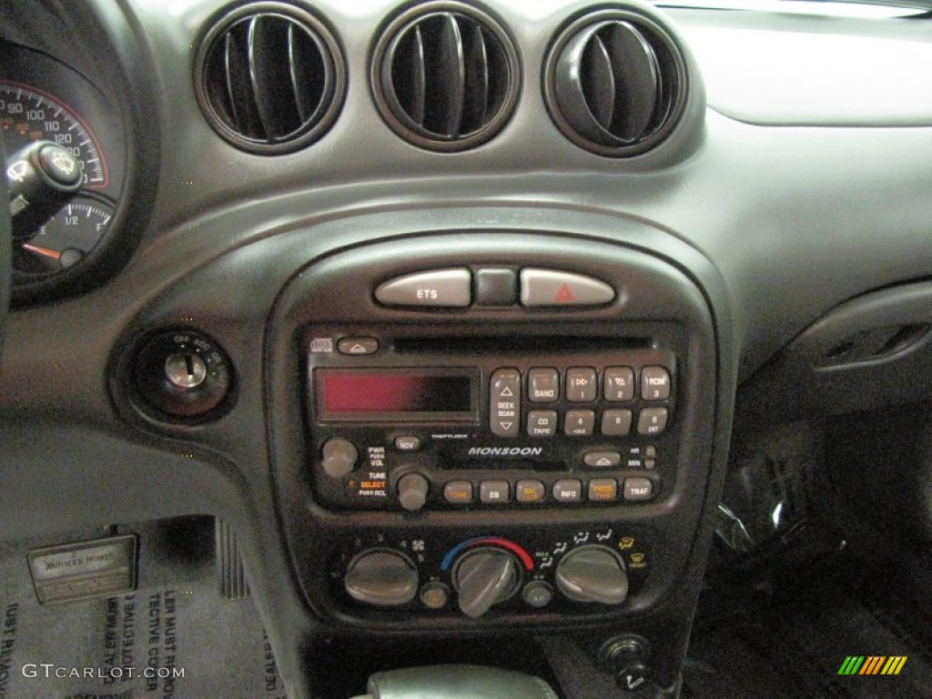2002 Grand Am GT Sedan - Arctic White / Dark Pewter photo #26