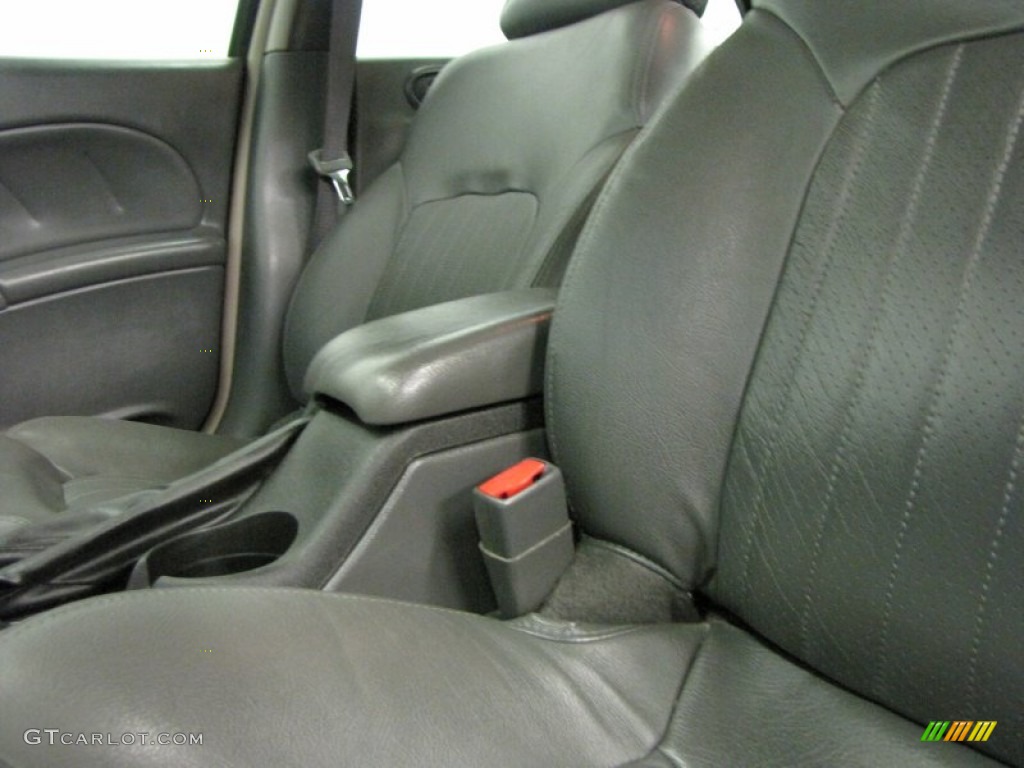 2002 Grand Am GT Sedan - Arctic White / Dark Pewter photo #28