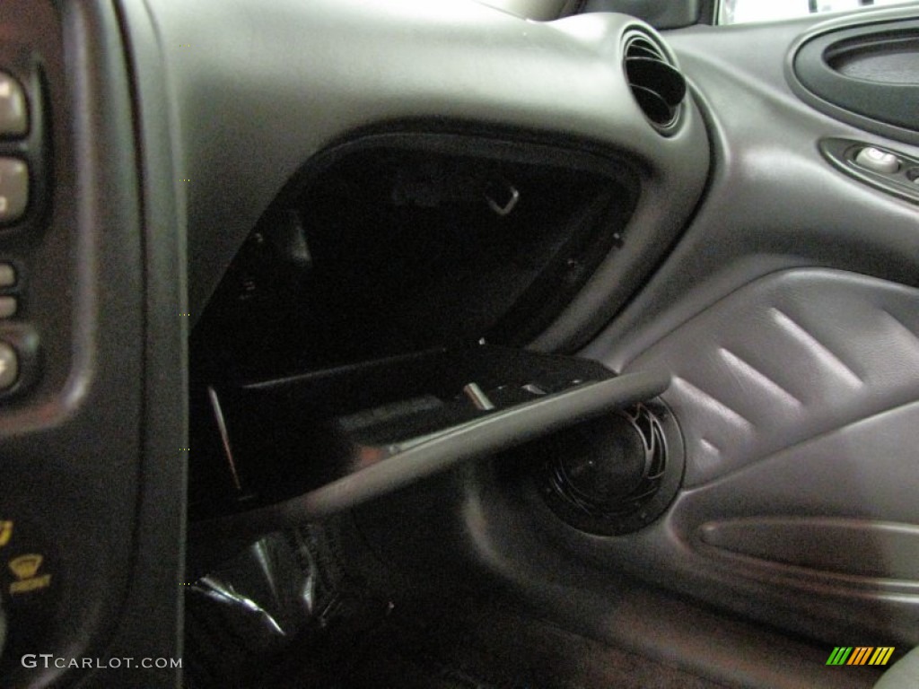 2002 Grand Am GT Sedan - Arctic White / Dark Pewter photo #29