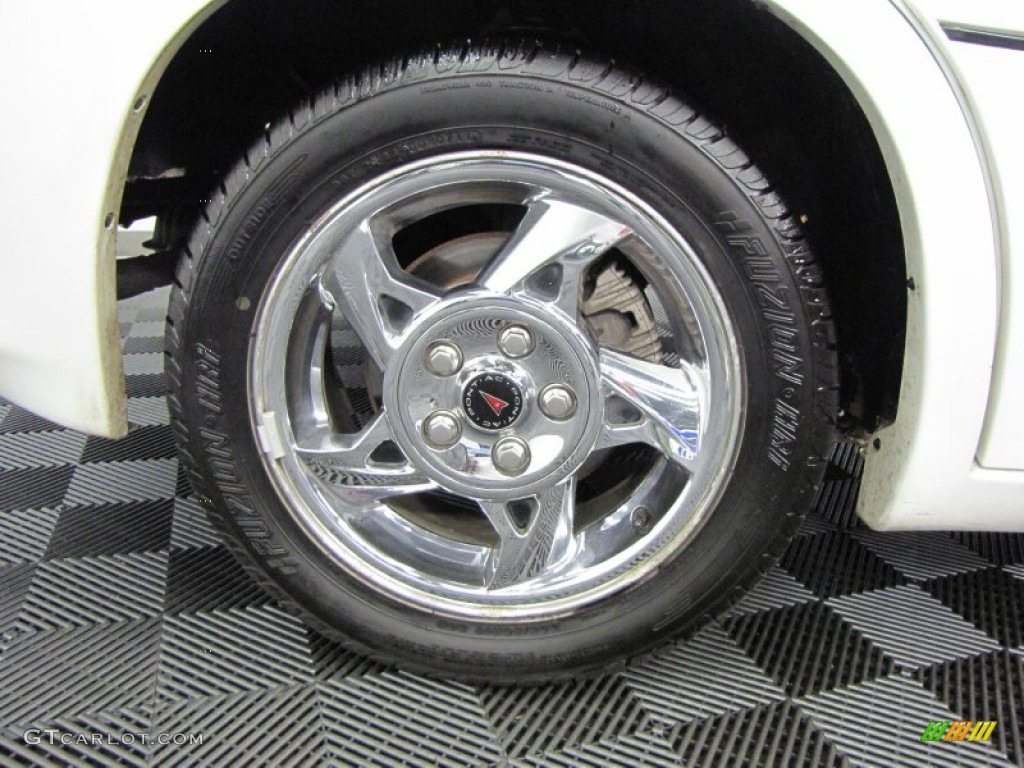 2002 Grand Am GT Sedan - Arctic White / Dark Pewter photo #32
