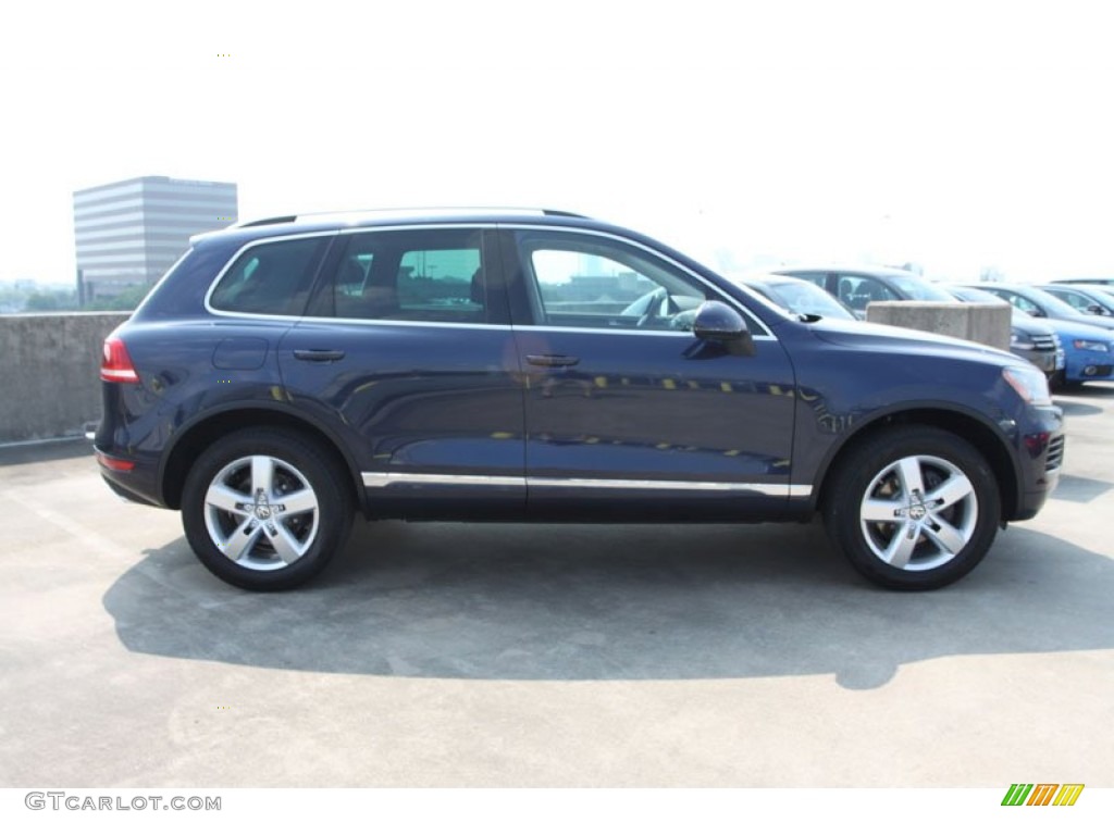 2013 Touareg VR6 FSI Executive 4XMotion - Night Blue Metallic / Saddle Brown photo #5