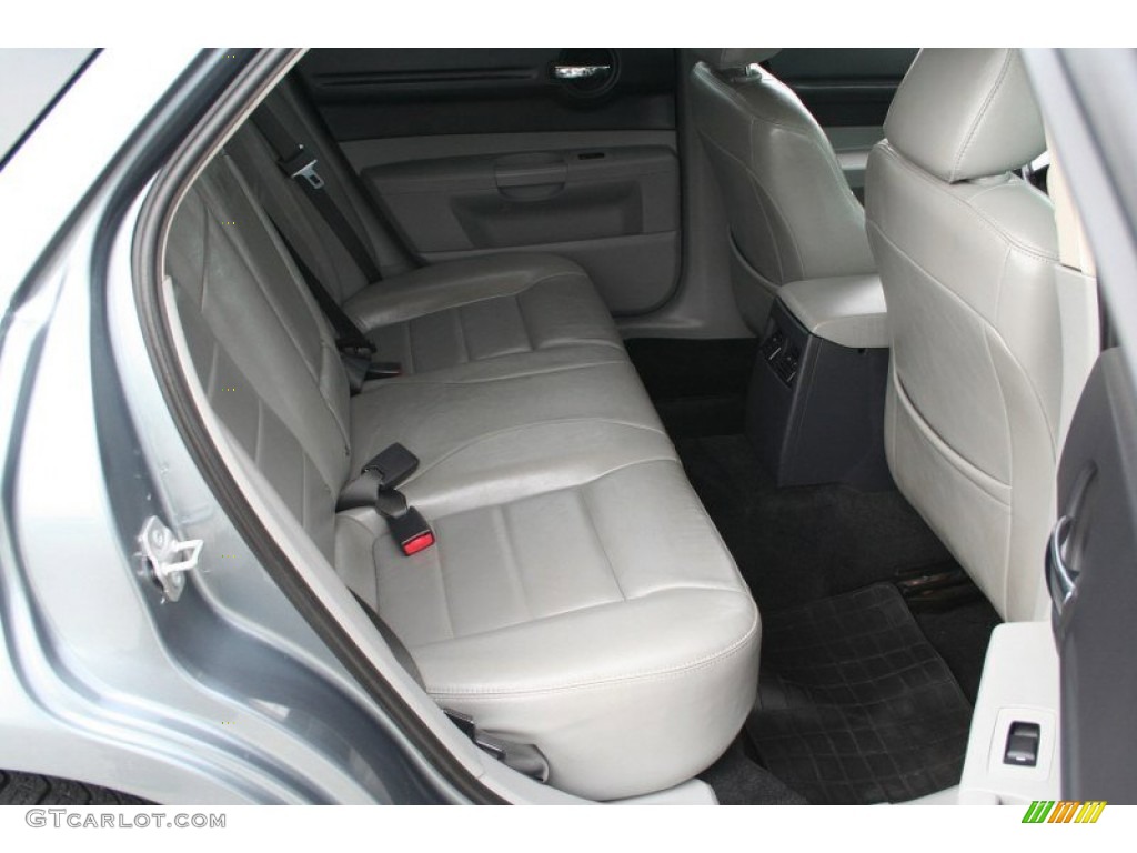 2007 Dodge Magnum SXT Rear Seat Photos
