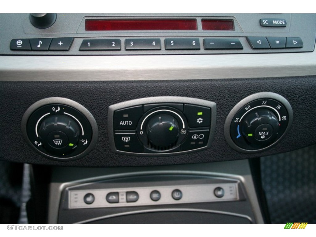 2004 BMW Z4 2.5i Roadster Controls Photo #69749887