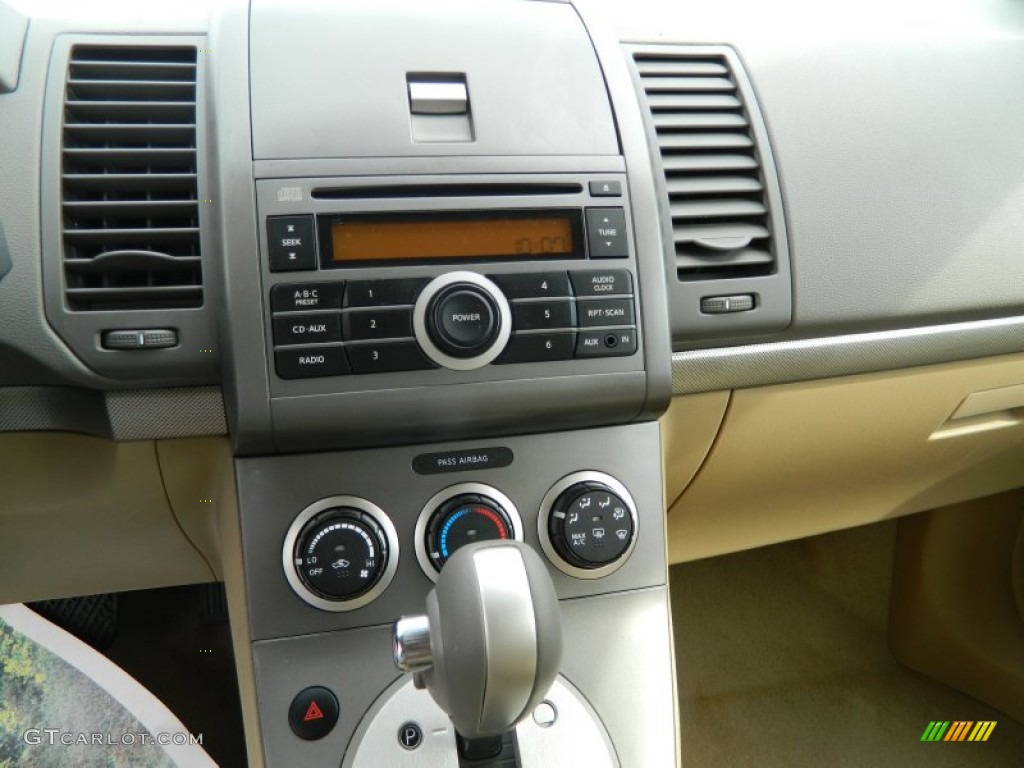 2009 Nissan Sentra 2.0 S Controls Photo #69750934