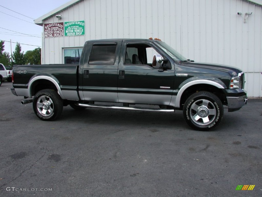 2006 F350 Super Duty Lariat Crew Cab 4x4 - Dark Green Satin Metallic / Medium Flint photo #16