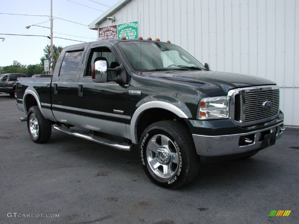 2006 F350 Super Duty Lariat Crew Cab 4x4 - Dark Green Satin Metallic / Medium Flint photo #18