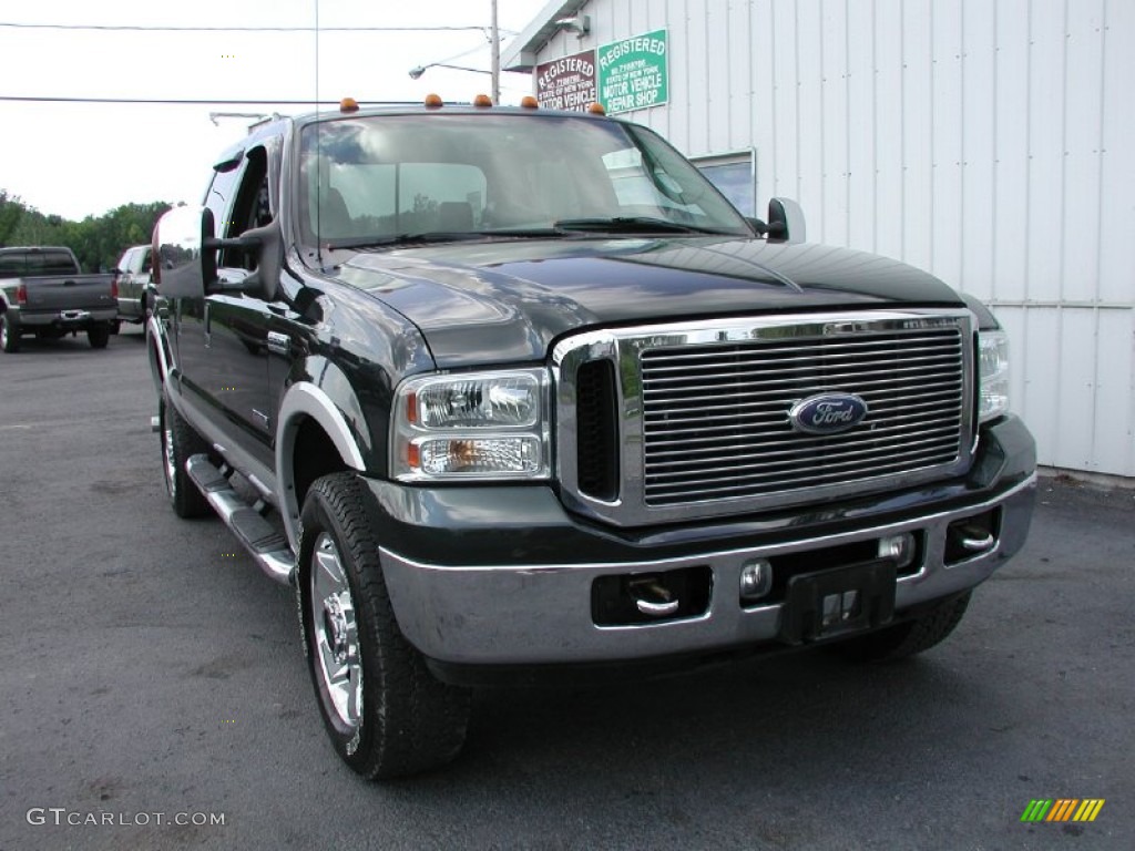 2006 F350 Super Duty Lariat Crew Cab 4x4 - Dark Green Satin Metallic / Medium Flint photo #19