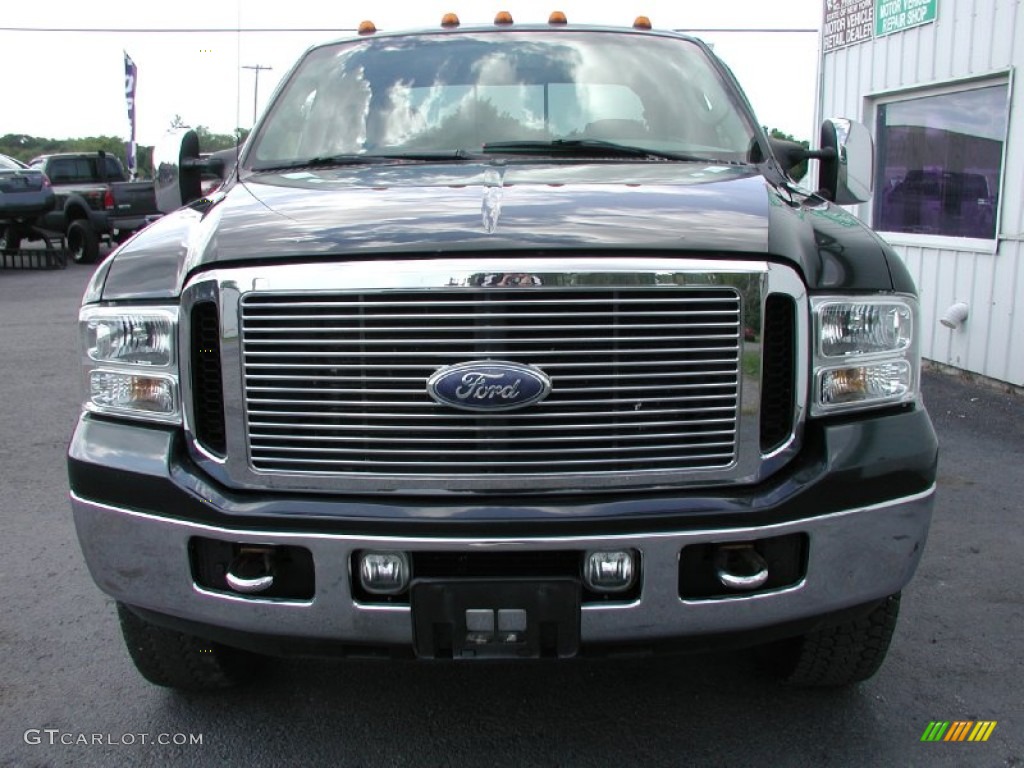 2006 F350 Super Duty Lariat Crew Cab 4x4 - Dark Green Satin Metallic / Medium Flint photo #20
