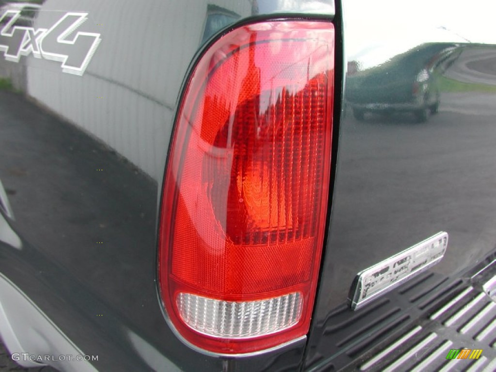 2006 F350 Super Duty Lariat Crew Cab 4x4 - Dark Green Satin Metallic / Medium Flint photo #32