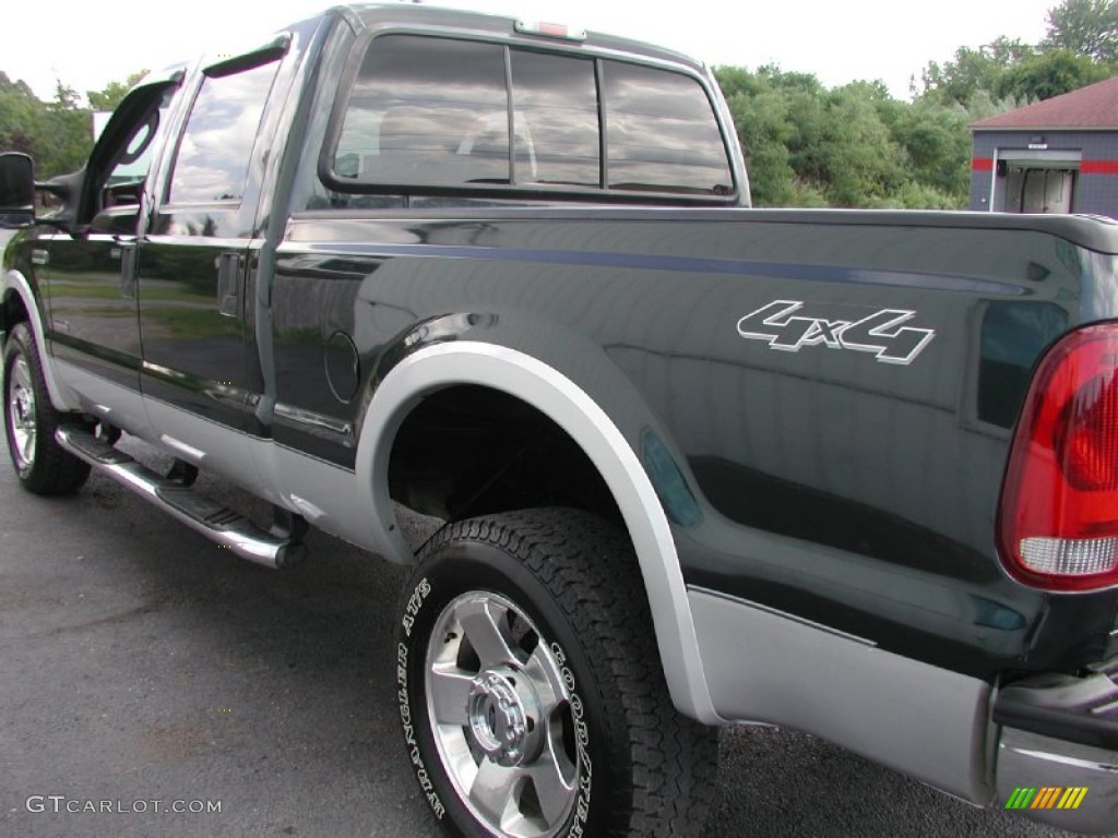 2006 F350 Super Duty Lariat Crew Cab 4x4 - Dark Green Satin Metallic / Medium Flint photo #33