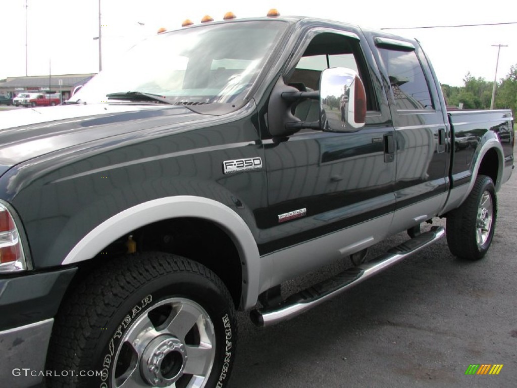 2006 F350 Super Duty Lariat Crew Cab 4x4 - Dark Green Satin Metallic / Medium Flint photo #36