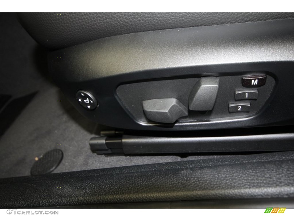 2013 BMW 1 Series 128i Coupe Controls Photo #69753574