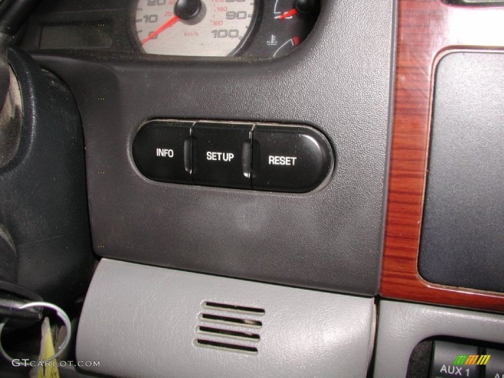 2006 Ford F350 Super Duty Lariat Crew Cab 4x4 Controls Photo #69753604