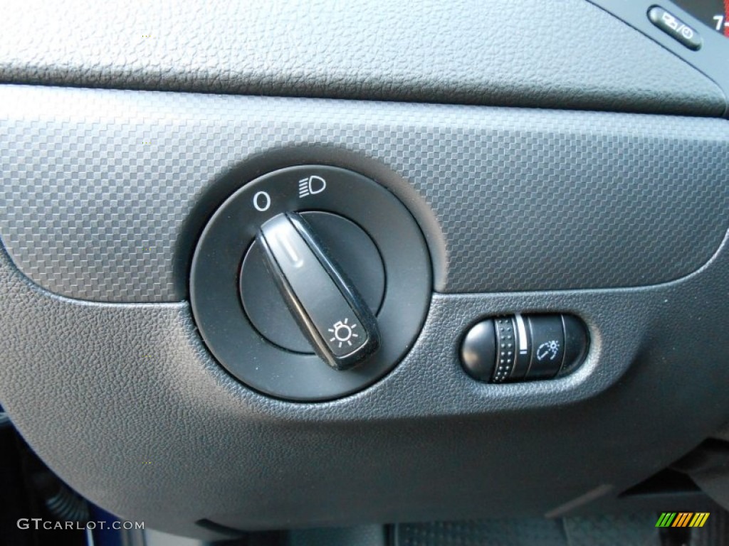 2013 Volkswagen Jetta S Sedan Controls Photo #69766138