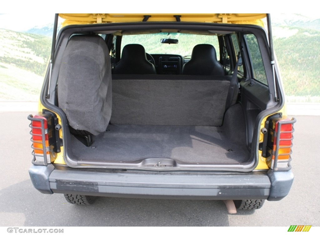 2000 Cherokee Sport 4x4 - Solar Yellow / Agate Black photo #17