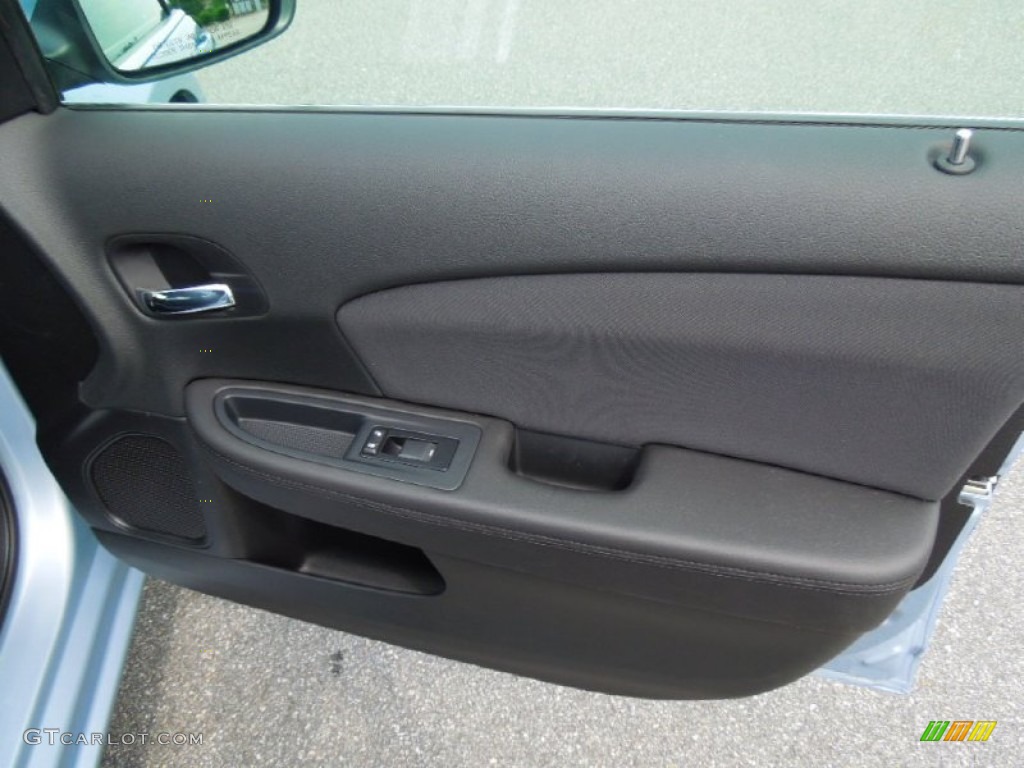2013 Chrysler 200 Touring Sedan Door Panel Photos