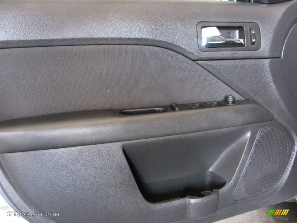 2010 Fusion SE V6 - Brilliant Silver Metallic / Charcoal Black photo #8