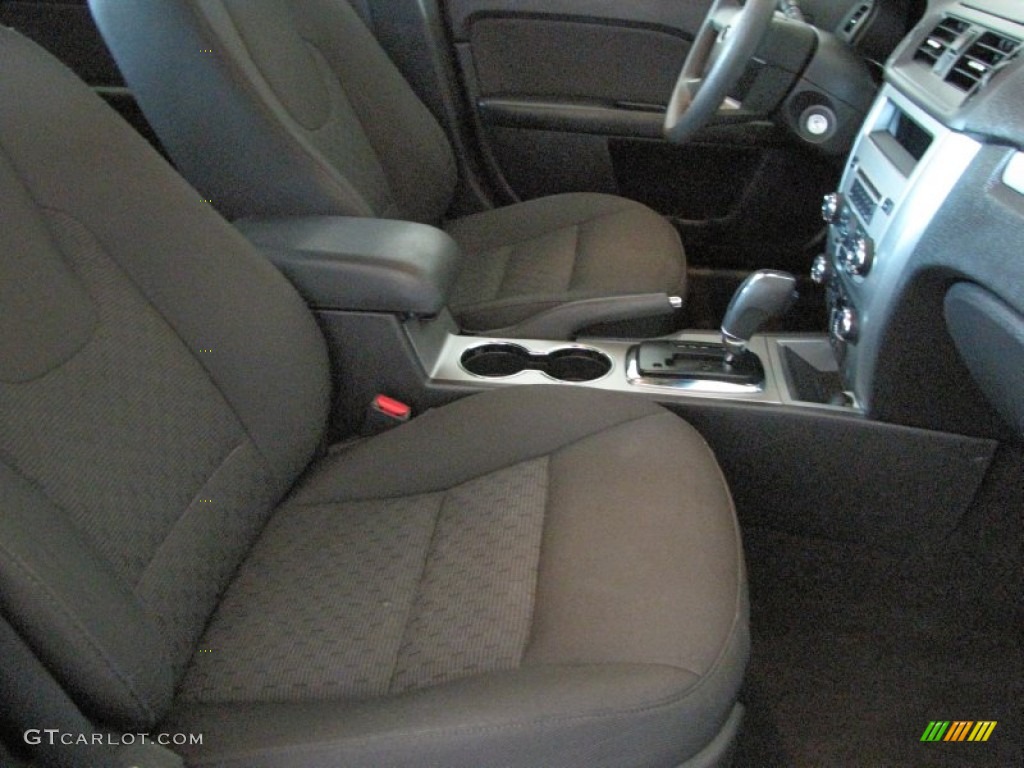 2010 Fusion SE V6 - Brilliant Silver Metallic / Charcoal Black photo #16