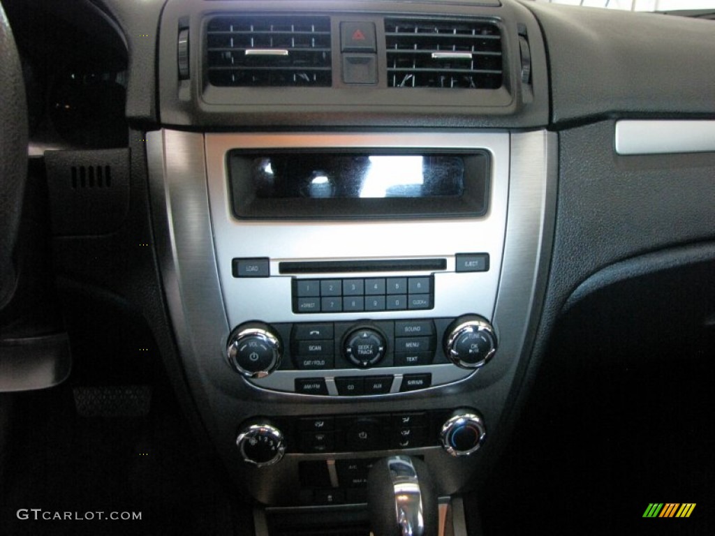 2010 Fusion SE V6 - Brilliant Silver Metallic / Charcoal Black photo #25