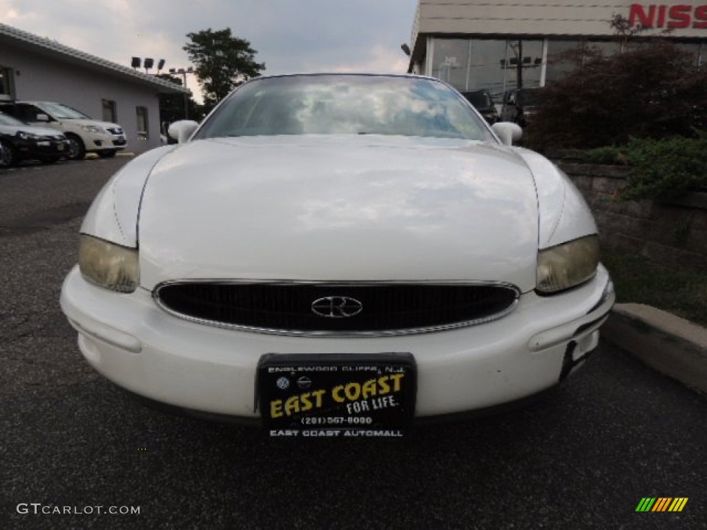 1995 Riviera Coupe - Bright White / Gray photo #2