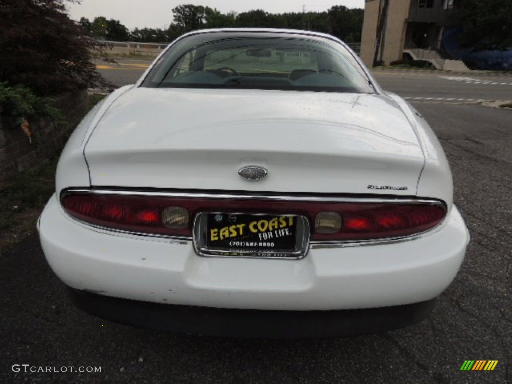 1995 Riviera Coupe - Bright White / Gray photo #5