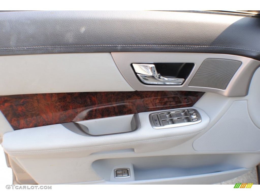 2009 Jaguar XF Luxury Dove/Charcoal Door Panel Photo #69798469