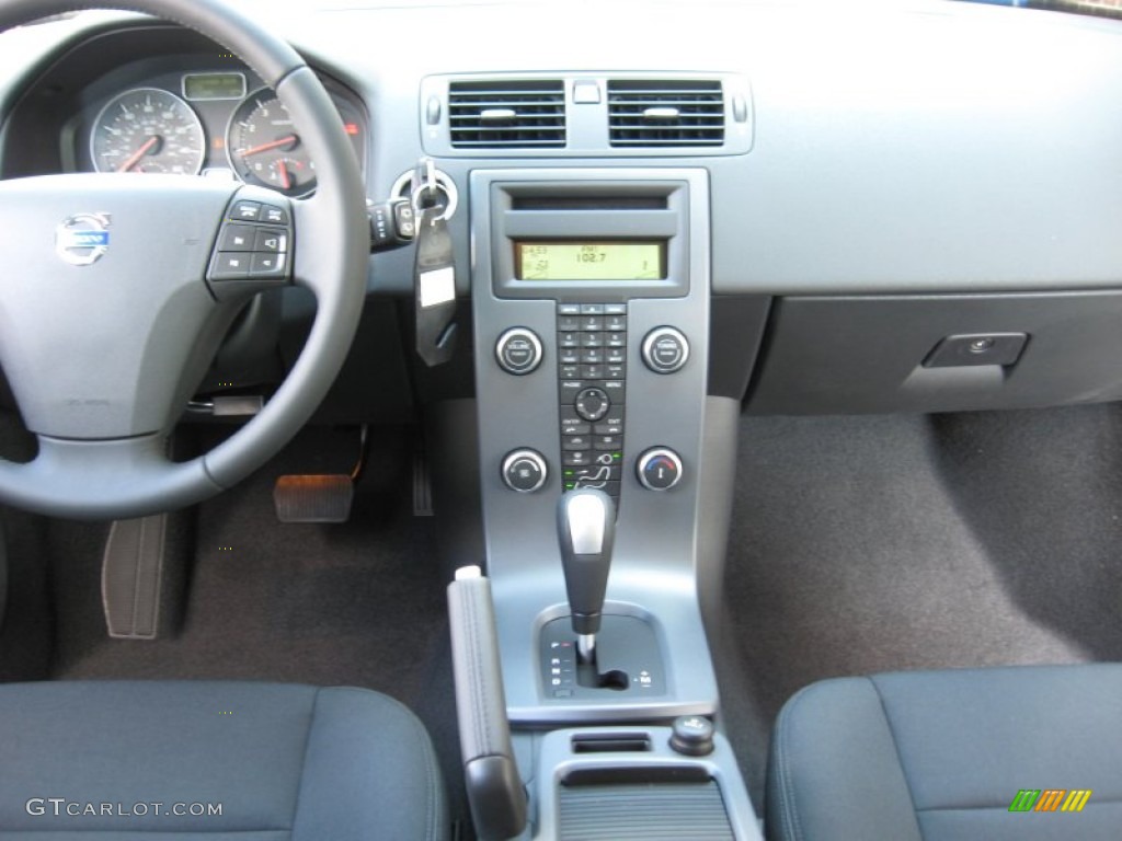 2013 Volvo C30 T5 Controls Photo #69800737