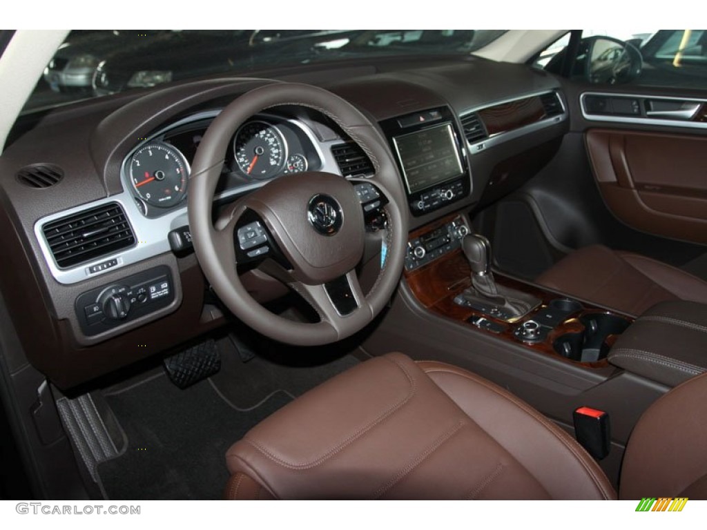 Saddle Brown Interior 2013 Volkswagen Touareg TDI Lux 4XMotion Photo #69803404
