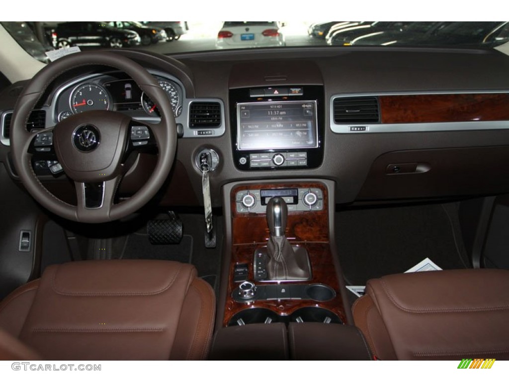 2013 Touareg TDI Lux 4XMotion - Black / Saddle Brown photo #15