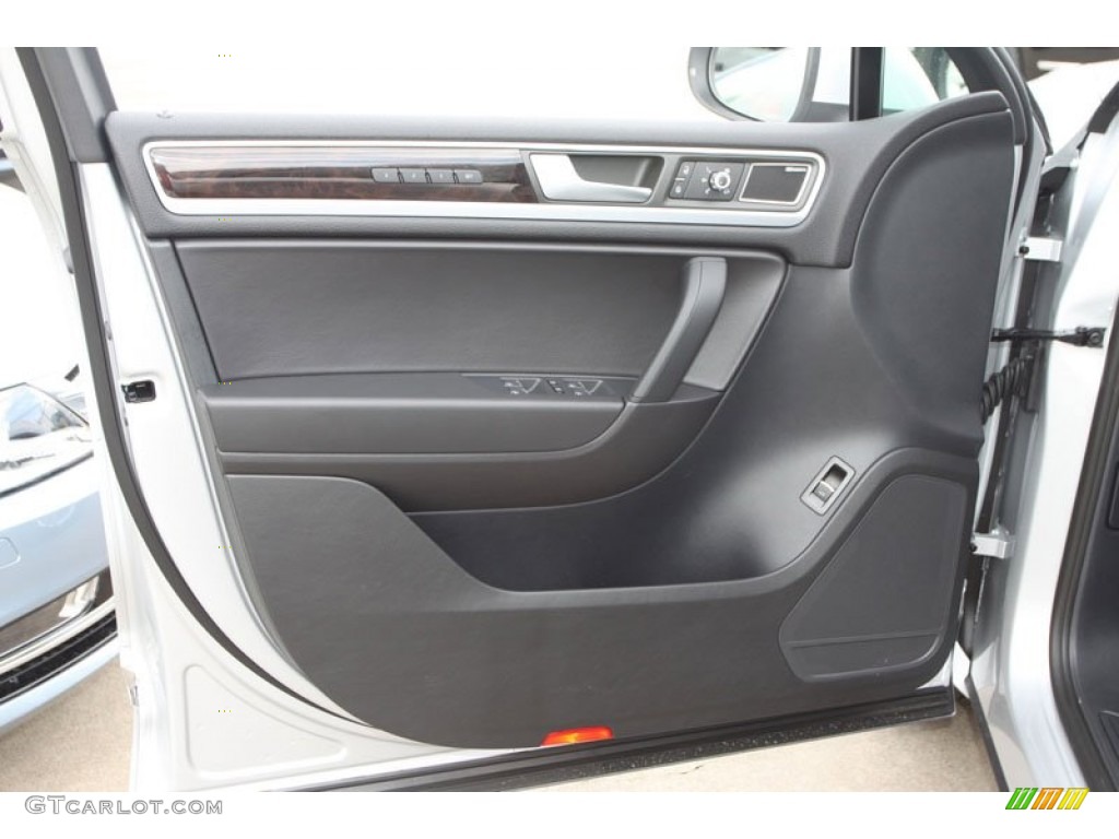 2013 Volkswagen Touareg TDI Executive 4XMotion Black Anthracite Door Panel Photo #69803927