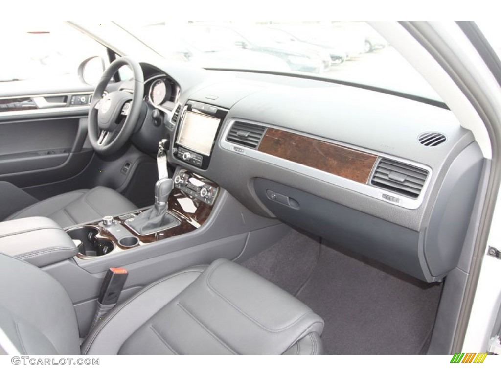 2013 Volkswagen Touareg TDI Executive 4XMotion Black Anthracite Dashboard Photo #69804079