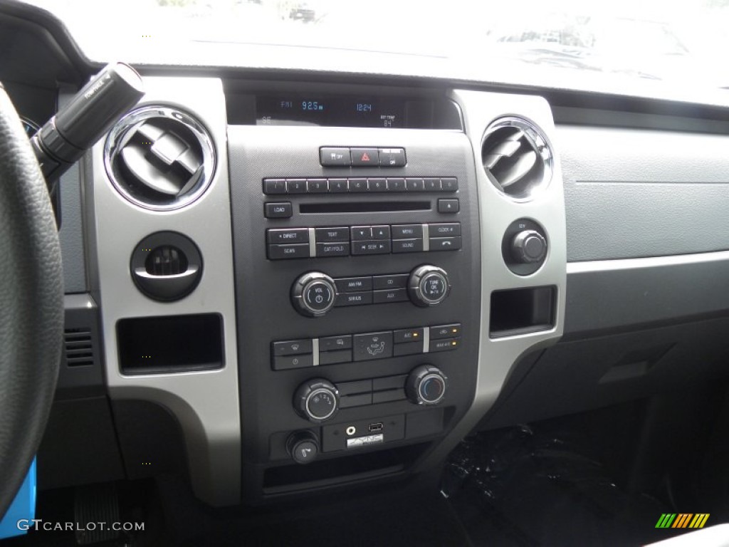 2011 Ford F150 XLT SuperCrew Controls Photo #69804937