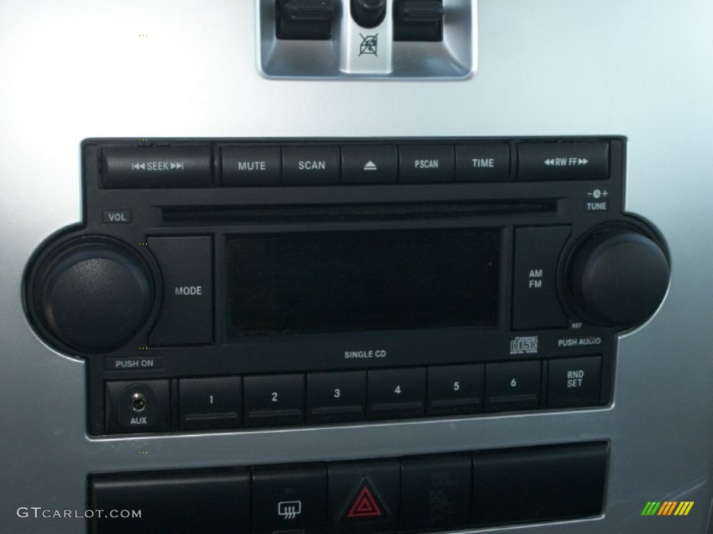 2006 Chrysler PT Cruiser Standard PT Cruiser Model Audio System Photo #69809351