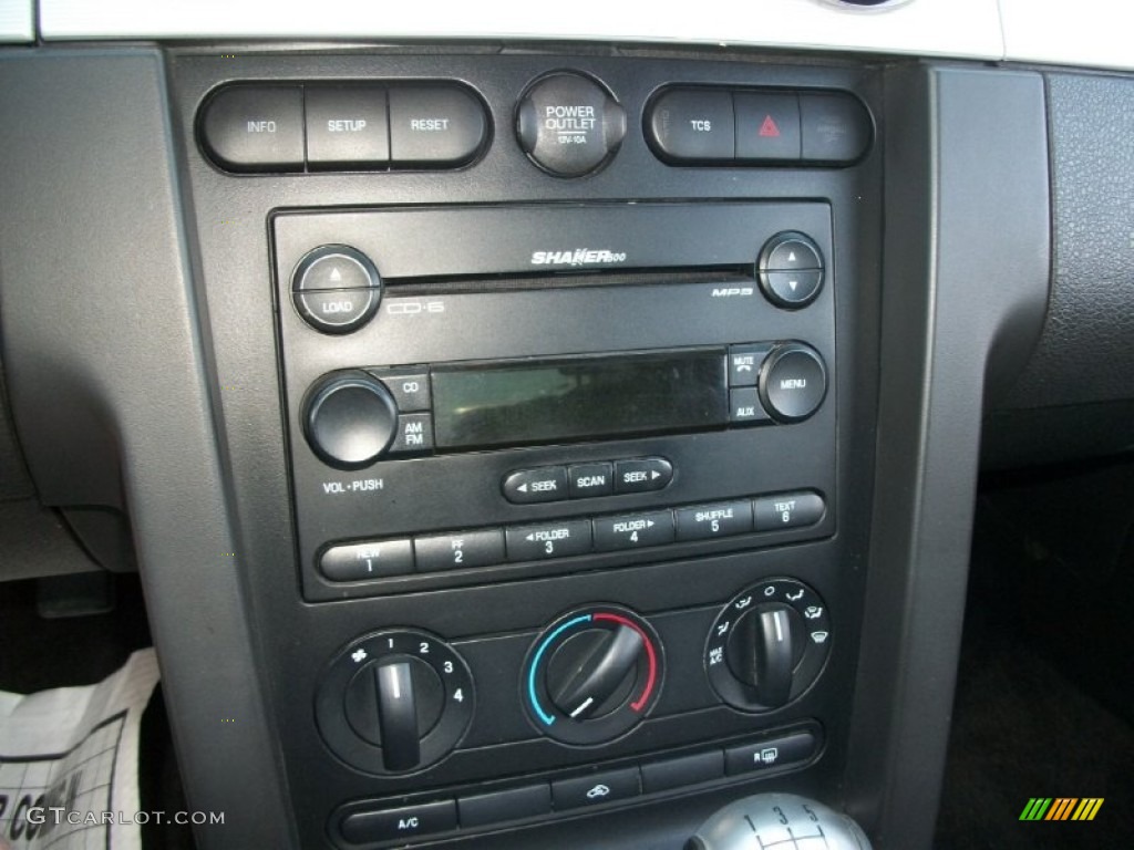 2006 Ford Mustang GT Premium Convertible Audio System Photo #69809950