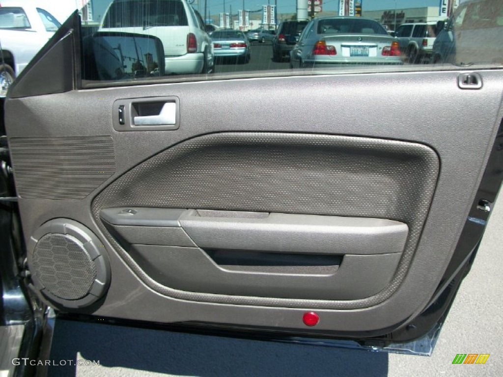 2006 Ford Mustang GT Premium Convertible Dark Charcoal Door Panel Photo #69810028