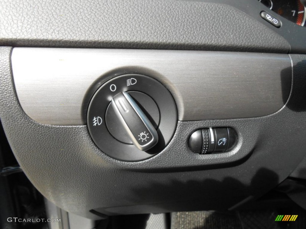 2013 Volkswagen Jetta SEL Sedan Controls Photo #69815314