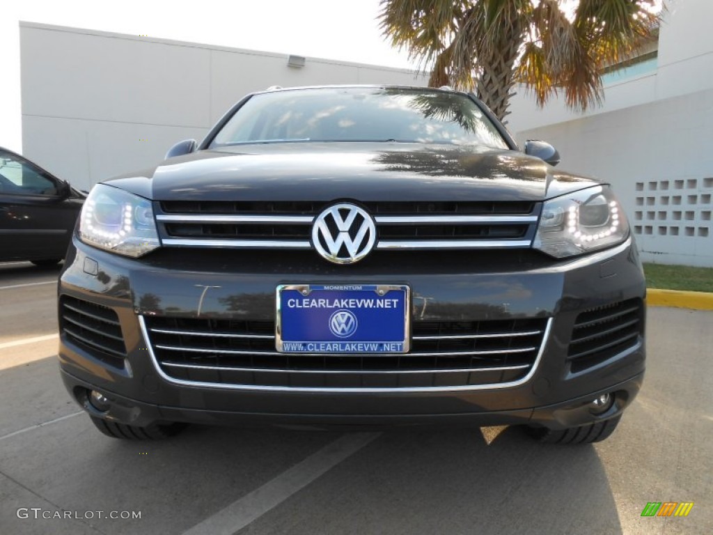 2013 Touareg TDI Lux 4XMotion - Galapagos Metallic / Cornsilk Beige photo #2