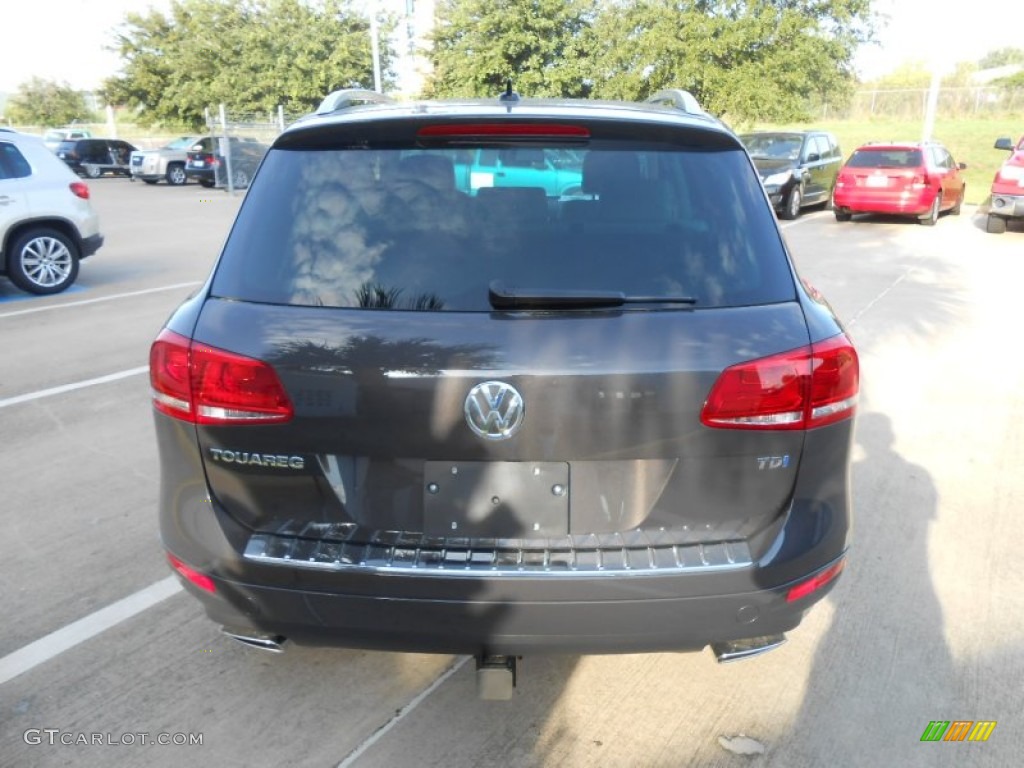 2013 Touareg TDI Lux 4XMotion - Galapagos Metallic / Cornsilk Beige photo #6