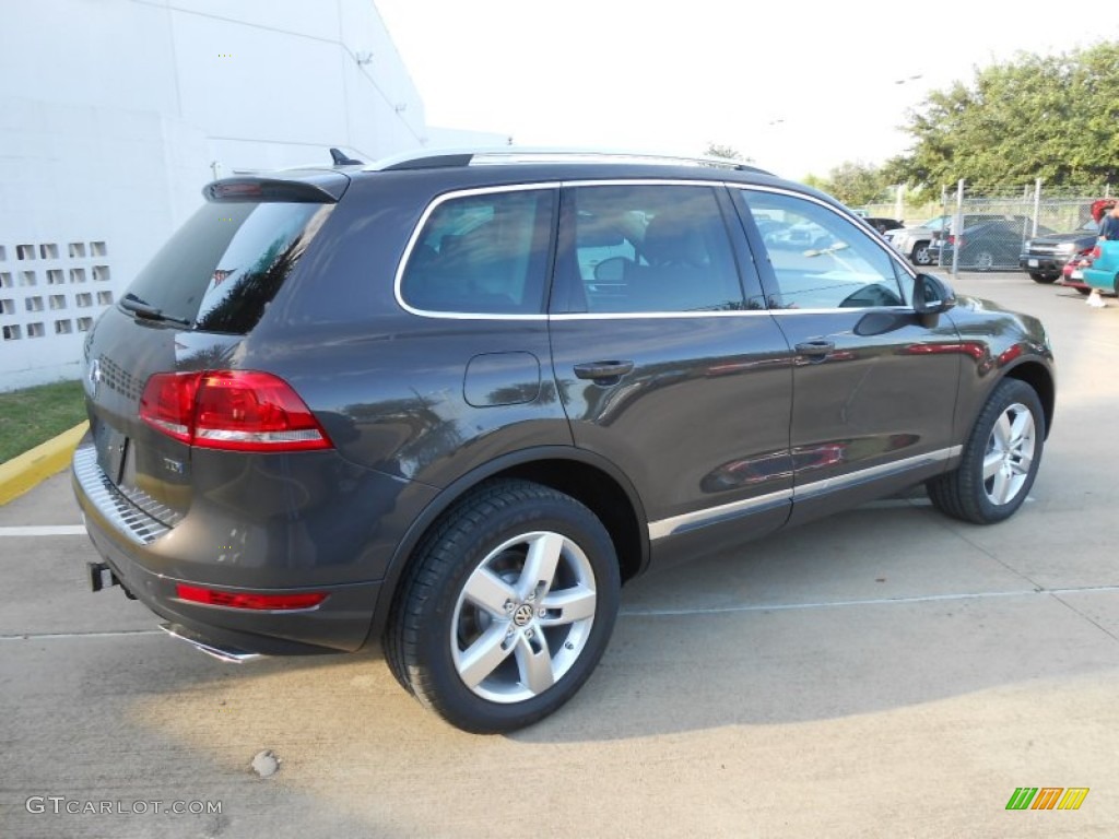 2013 Touareg TDI Lux 4XMotion - Galapagos Metallic / Cornsilk Beige photo #7