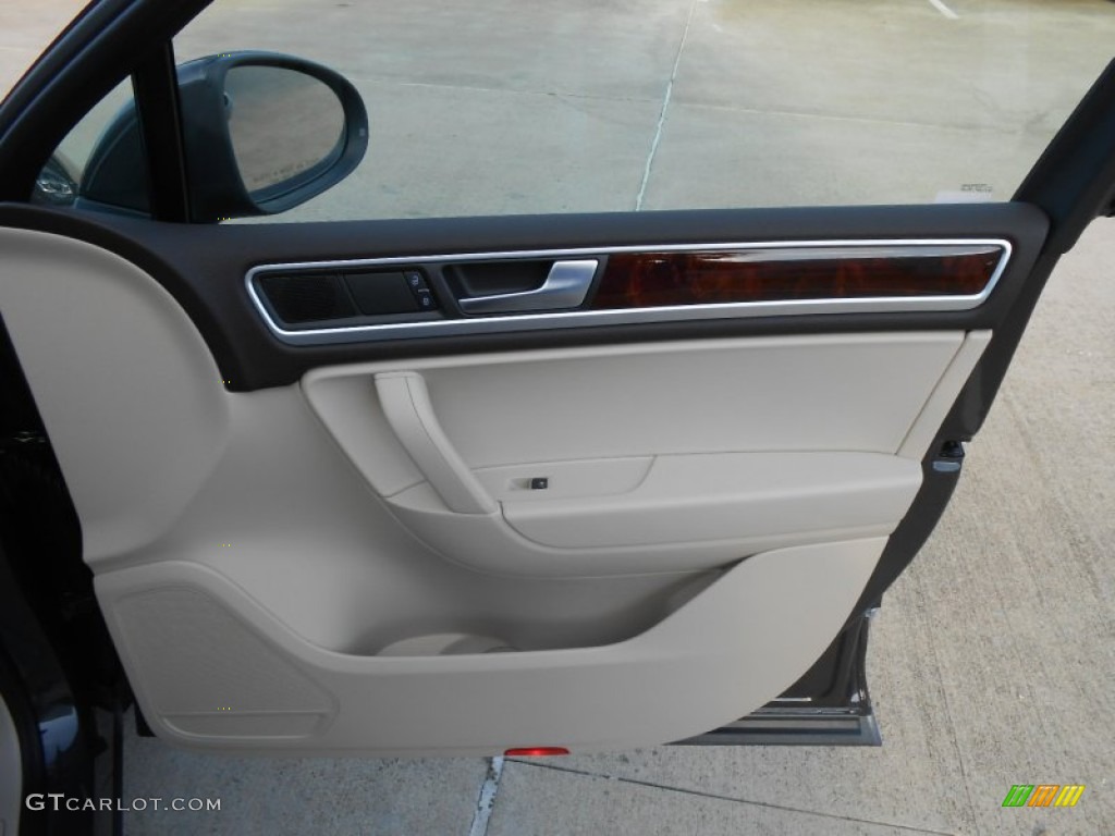 2013 Touareg TDI Lux 4XMotion - Galapagos Metallic / Cornsilk Beige photo #12