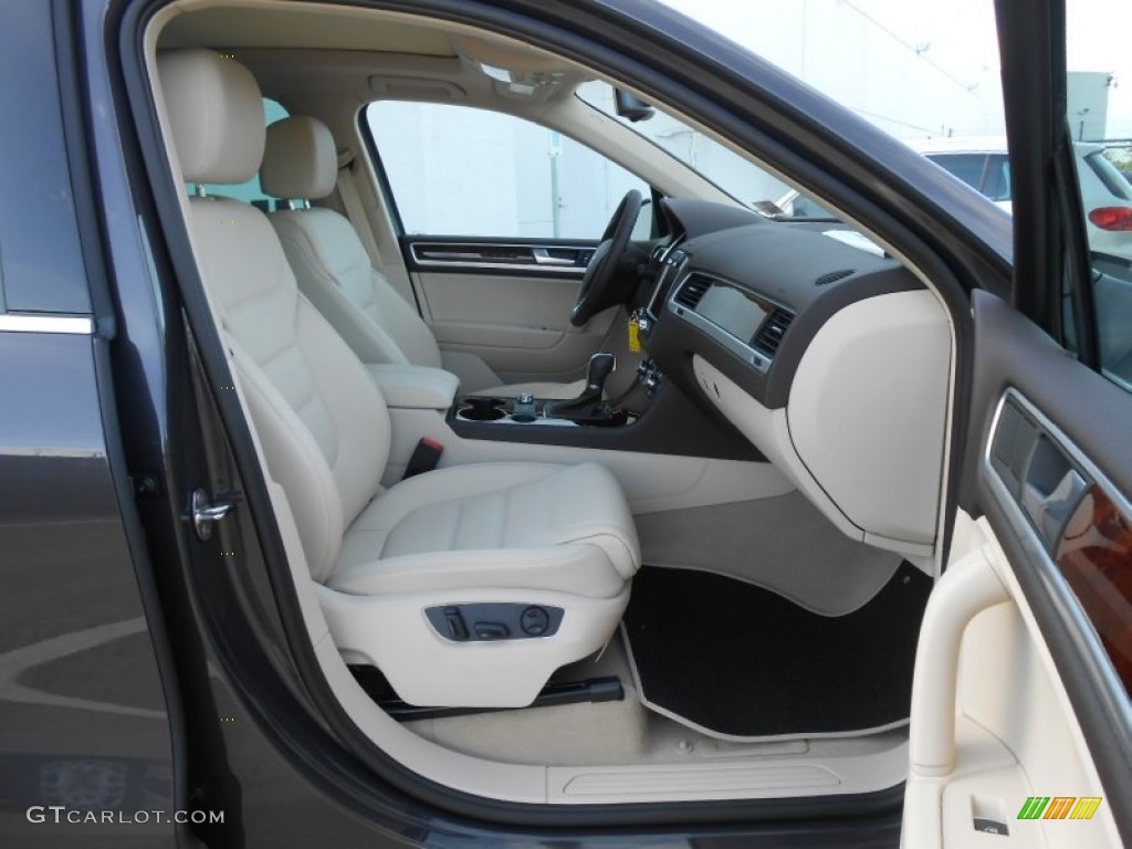 2013 Touareg TDI Lux 4XMotion - Galapagos Metallic / Cornsilk Beige photo #13