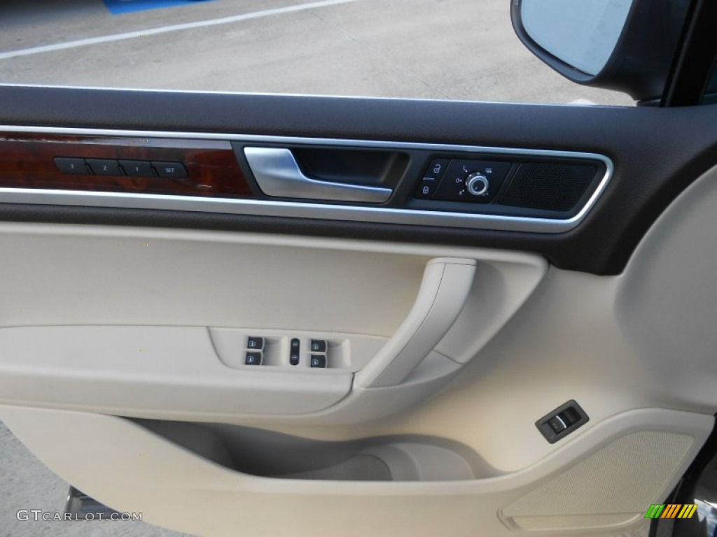 2013 Touareg TDI Lux 4XMotion - Galapagos Metallic / Cornsilk Beige photo #23