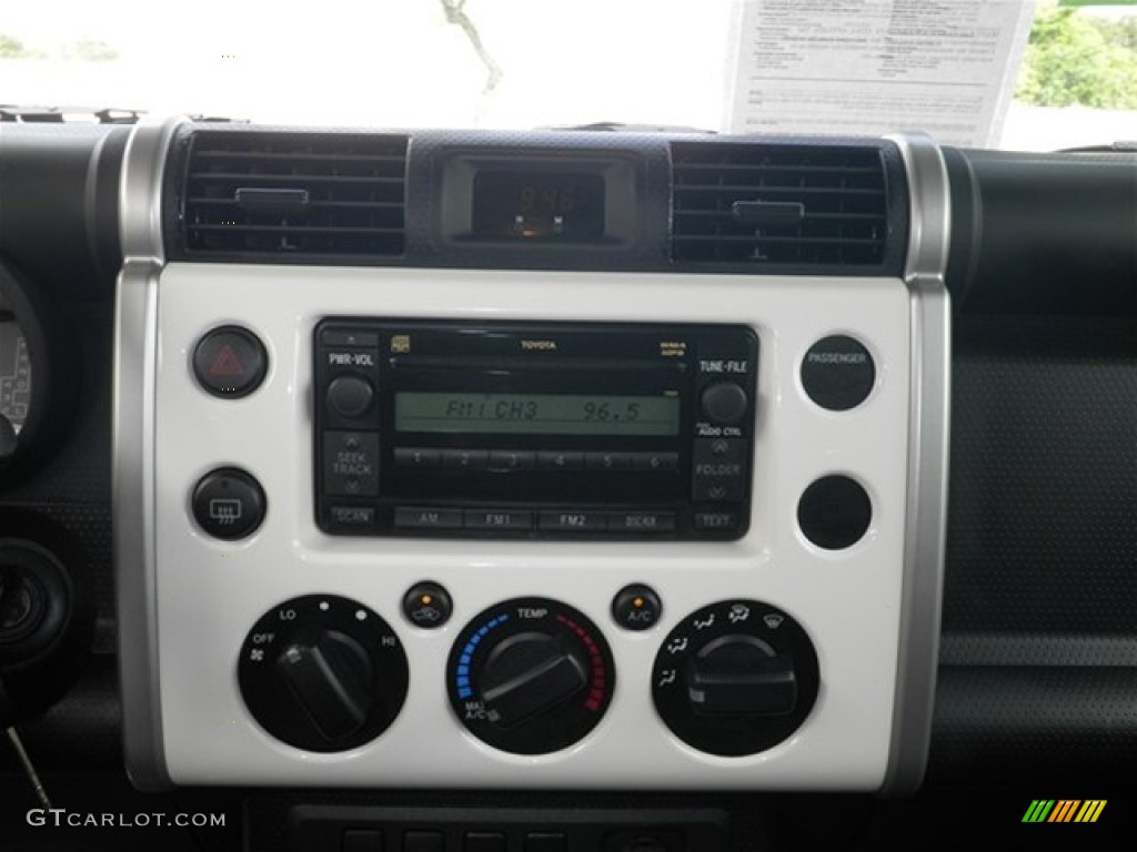 2010 Toyota FJ Cruiser TRD Controls Photo #69819820
