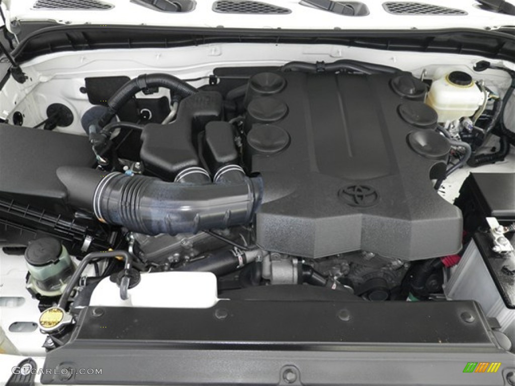 2010 Toyota FJ Cruiser TRD Engine Photos