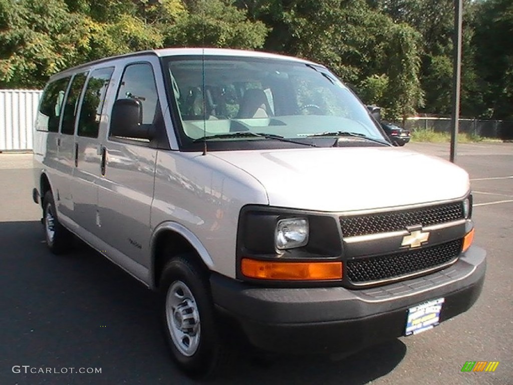 2005 Express 1500 Passenger Van - Silver Birch Metallic / Medium Dark Pewter photo #3